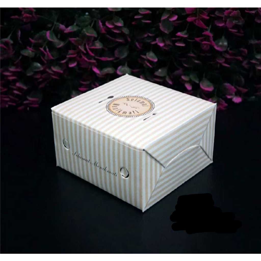 

Dus Snack motif garis-garis 12x14