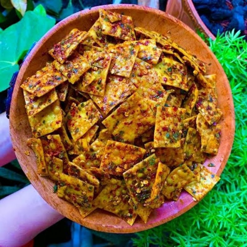 

1kg PANGSIT GORENG CHILI OIL DAUN JERUK RENYAH CEMILAN SNACK ZAHRA