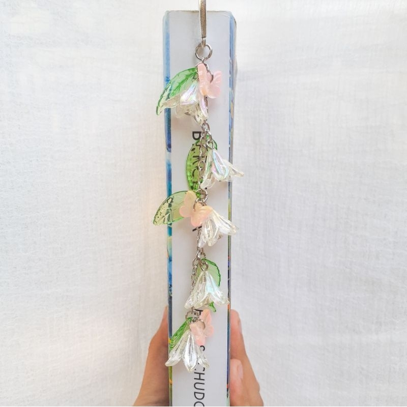 

Bookmark Solanum laxum | Pembatas Buku Manik Rantai