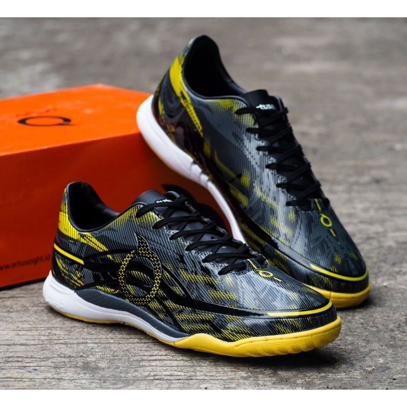 SEPATU Futsal Catalyst Beast Hitam Size 45