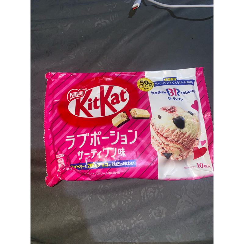 

COKELAT KIT KAT KITKAT IMPORT JEPANG BASKIN ROBBINS LOVE POTION STRAWBERRY MILK MINI PACK ISI 10 SANRIO