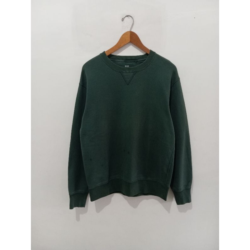 crewneck sweater Uniqlo hijau botol