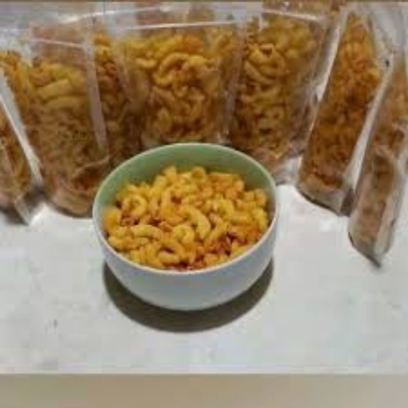 

Makaroni Kecil Kriuk Daun Jeruk Pedas Gurih Viral