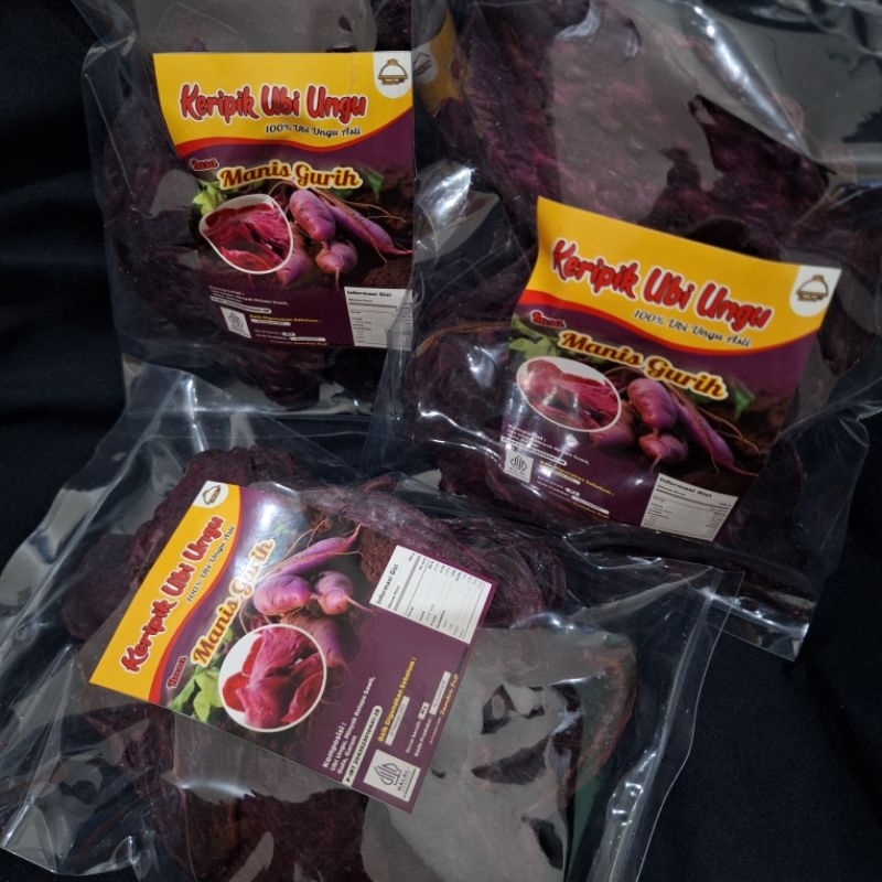 

Cemilan Khas Tradisional Keripik UBI UNGU jaminan nikmat dan krispy habis. 100gr