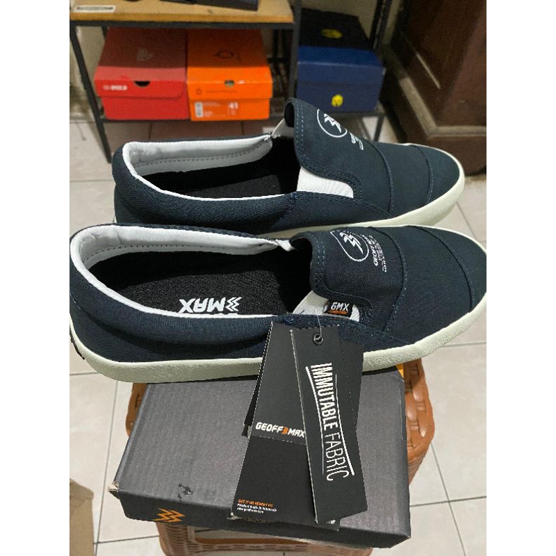 Sepatu pria slip on geofmax