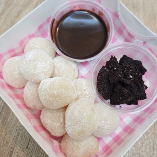 

Mochi Bites Cookies and Cream Oreo