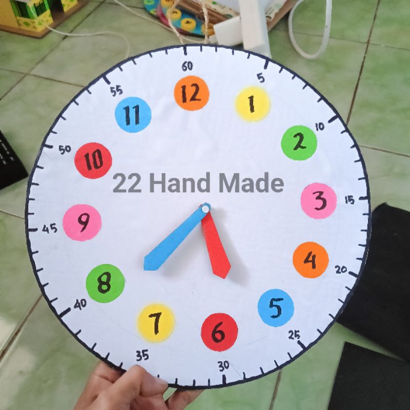 Prakarya jam dinding mainan dari kardus