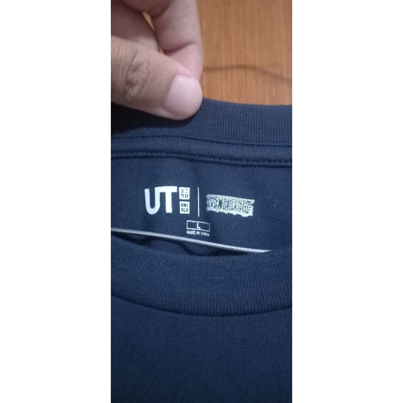 Kaos Anime One Piece Red X Uniqlo