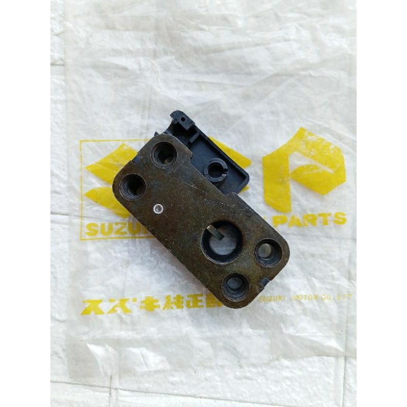 Dudukan pengait kunci jok suzuki rc80 rc100 bravo NOS