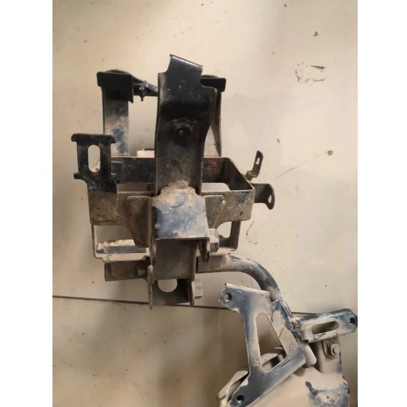 brekect dudukan aki Honda vario 125 (original second)