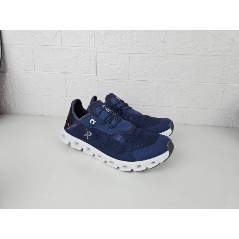 Sepatu Sneakers on cloud coast navy blue