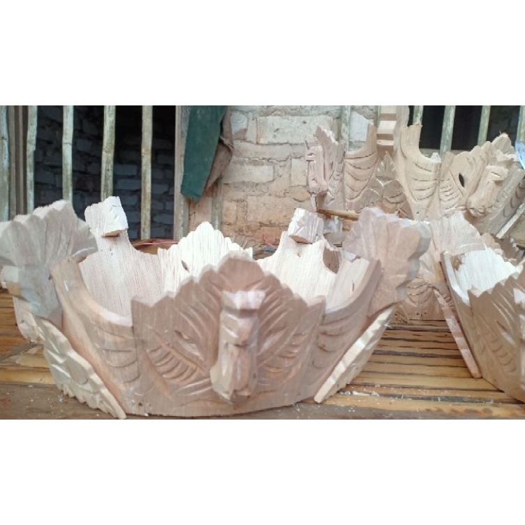 Hemat Terbatas  satu set mahkota dengan kaki kurungan perkutut dan puter