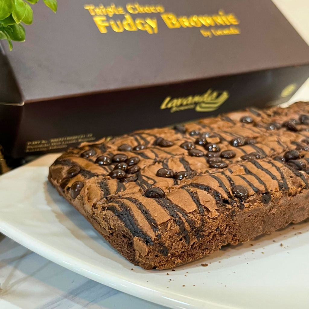 

Lavanda Brownies - Fudgy Brownie Toping Chocochip Thin Size 22x10 cm