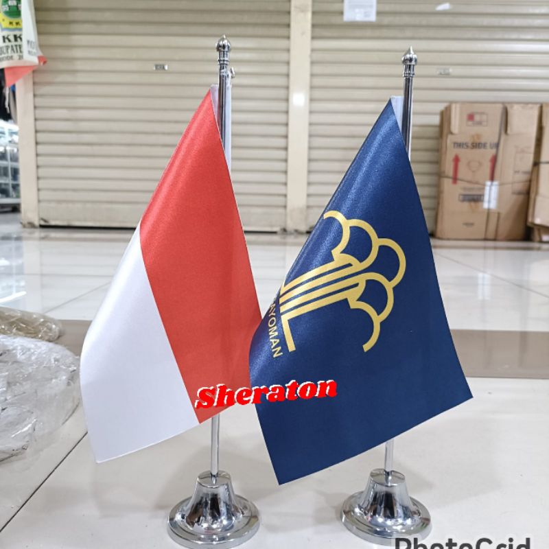 

bendera merah putih+bendera logo Pengayoman+tiang kayu