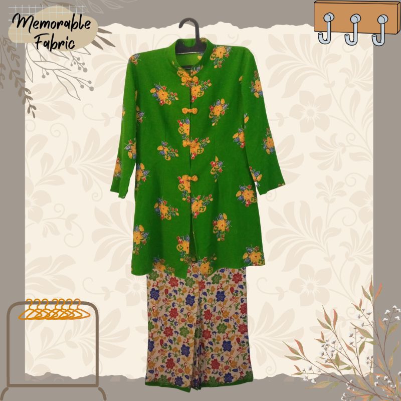 Set Kebaya Hijau dan Rok Batik [Preloved]