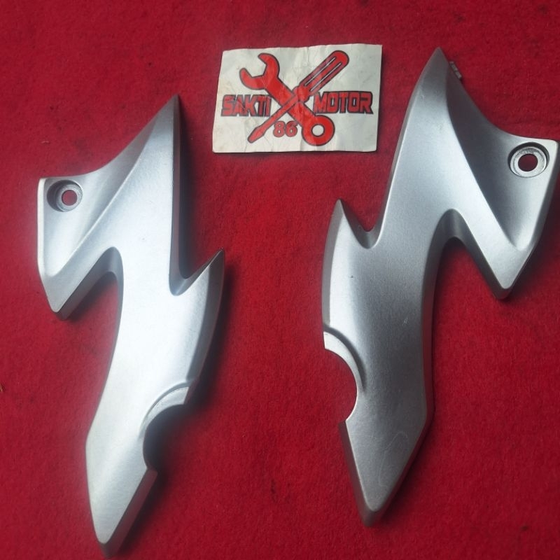 Cover Kupingan Lampu Depan CB 150R Old 2013-2014 Original