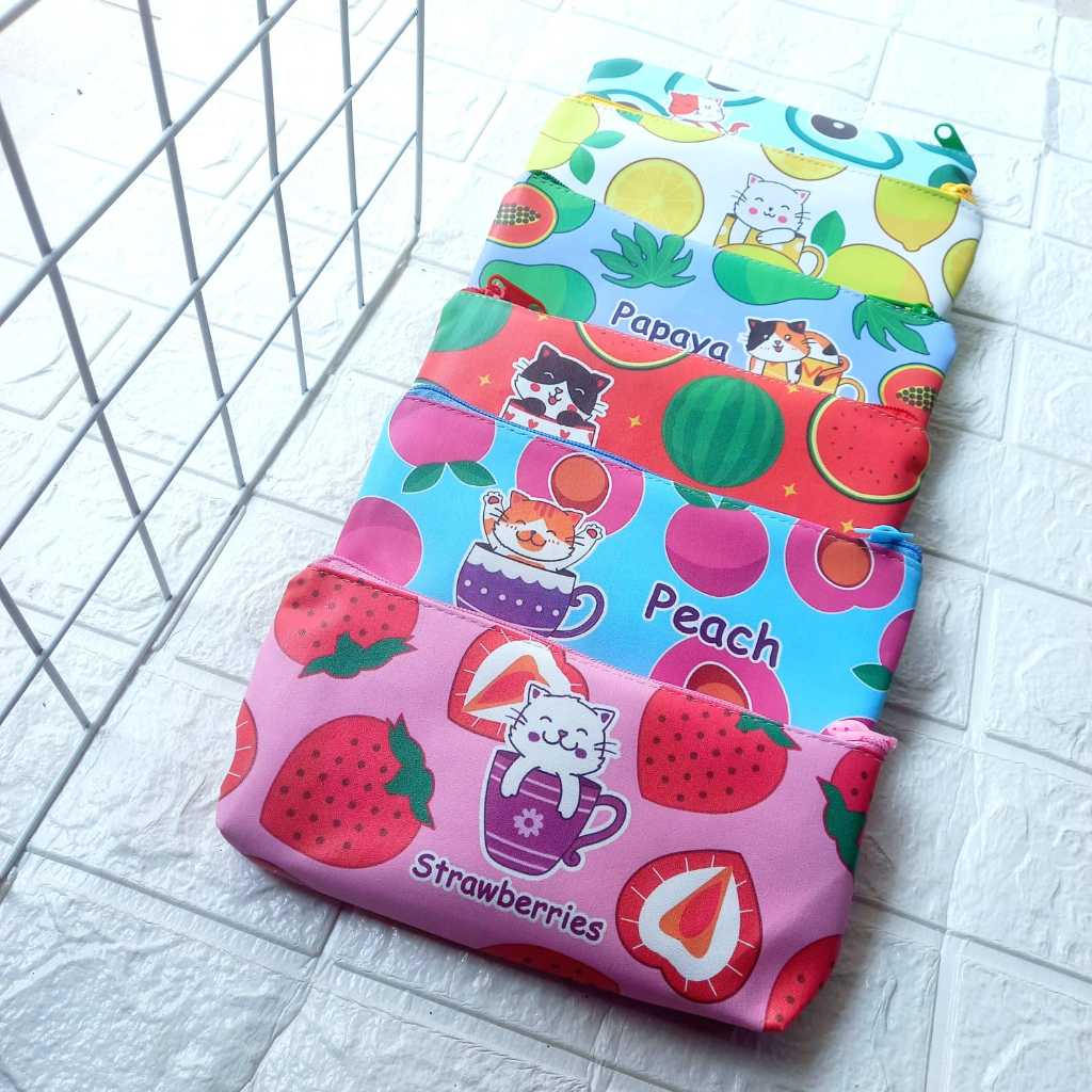 

Kotak Pensil Karakter Tempat Pensil Ukuran Medium Motif Fruity Bear