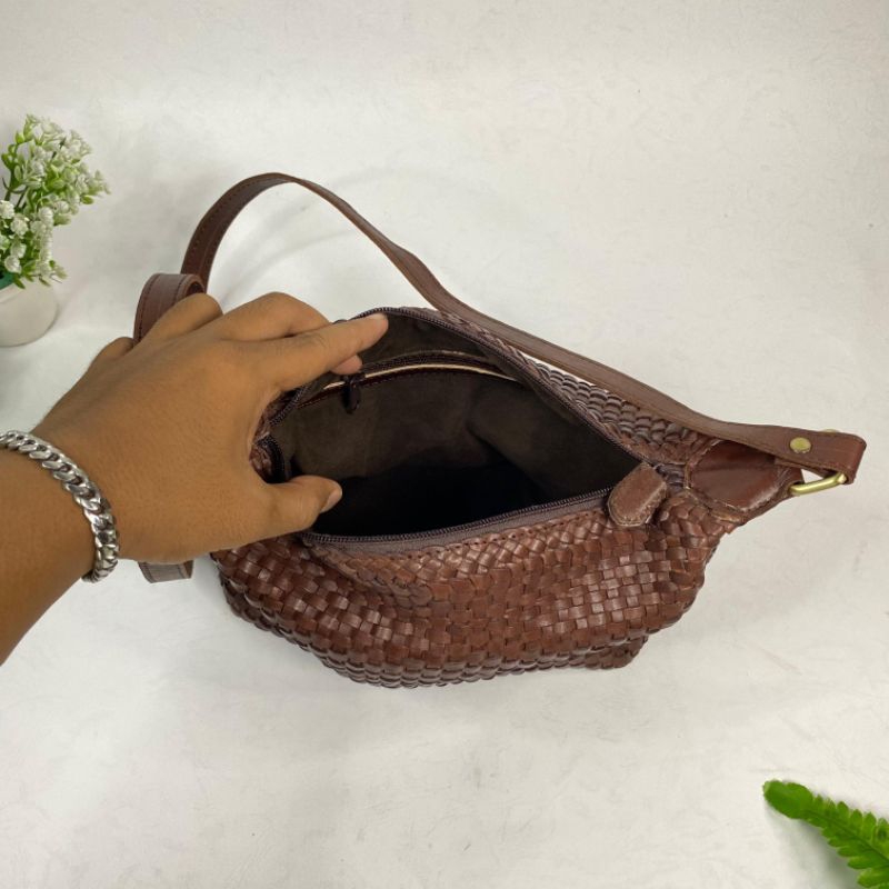 Tas Selempang Wanita Anyam Kulit //Sling Bag Wanita Anyam Kulit Asli Handmade By Arsyaleather