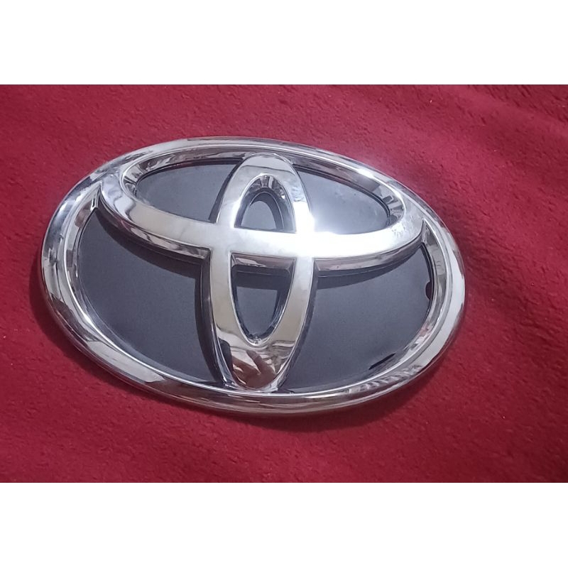 logo breket emblem grill depan avanza 2012-2017 original baru