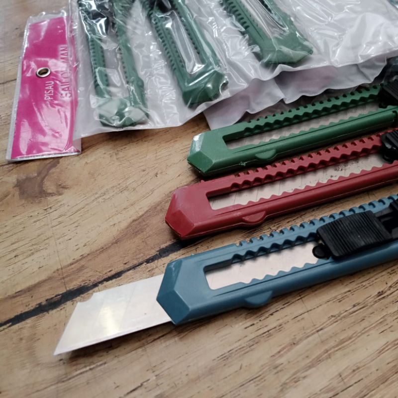

1 Pack Pisau cutter SAILORMAN isi 12 Pcs