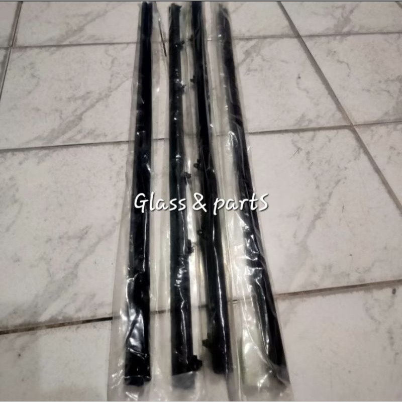 KARET PELIPIT PENJEPIT PINTU/WATER STRIP DEPAN TAFT GT/FEROZA/ROCKY/HILINE