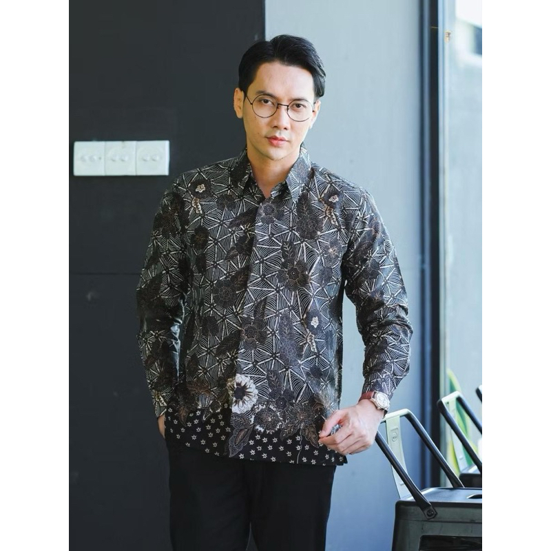 KEMEJA BATIK PRIA TERBARU. Kemeja Batik Pria Asli. Kemeja Batik Abstrak. Bahan Batik halus