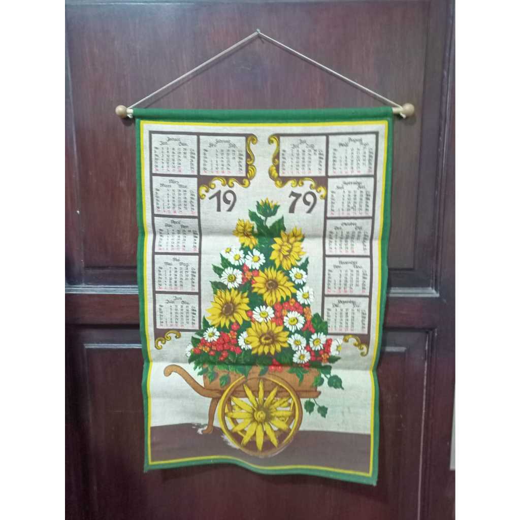 

Langka Jadul Kalender tahun 1979 Bahan Kain