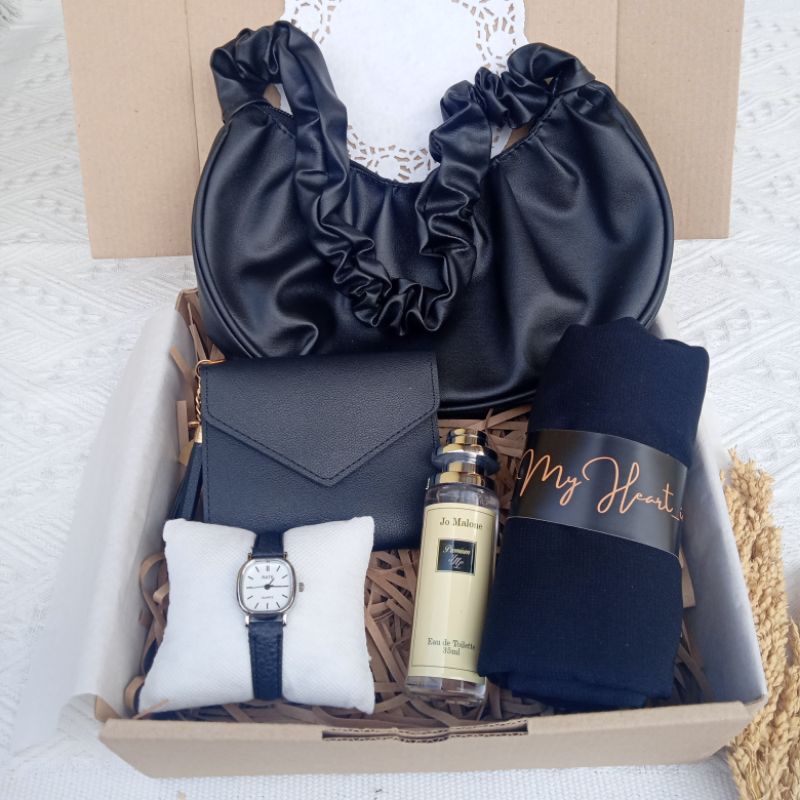 

[H.Jam] Hampers Hijab Kado Ulang Tahun Cewek Kerudung Hadiah Gift Box Birthday Wisuda Graduation