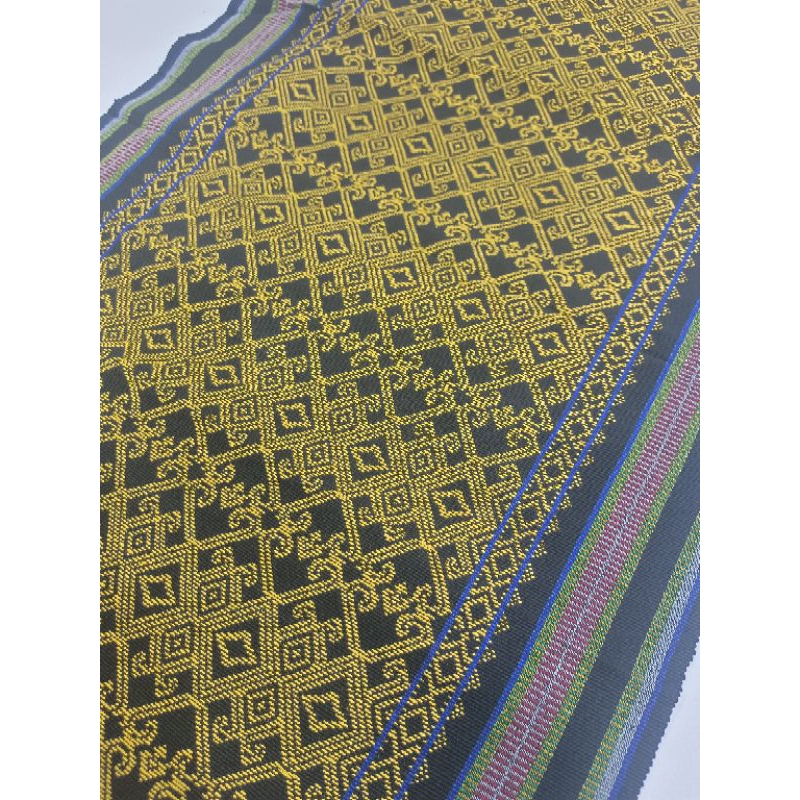 KAIN TENUN KHAS DAYAK IBAN BORNEO