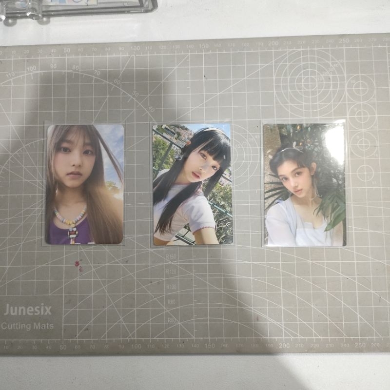 Photocard official newjeans haerin cimol, danielle, minji, hanni line friends