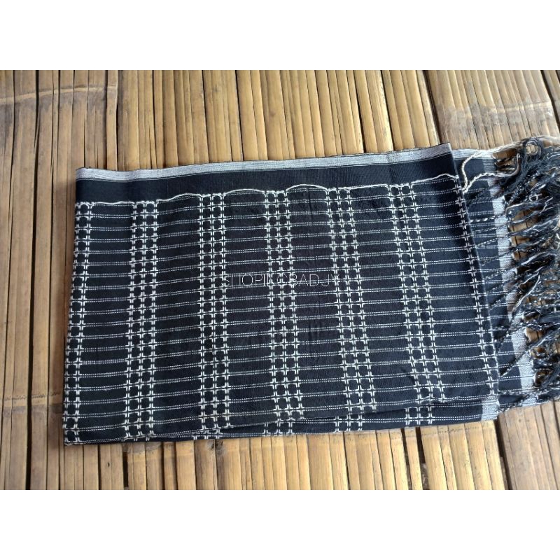 kain Tenun Baduy tradisional suwat semata ,warna dasar hitam x putih