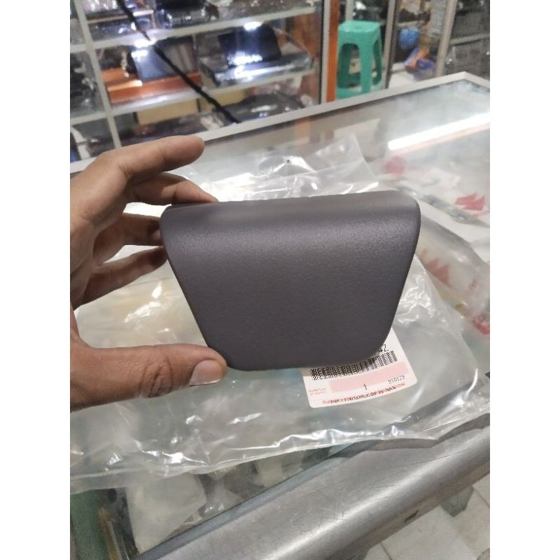 tutup baut jok Suzuki Swift old