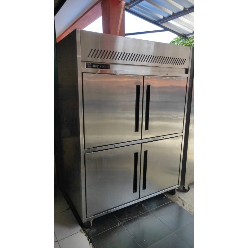 SECOND UPRIGHT FREEZER 4 DOORS MERK GEA