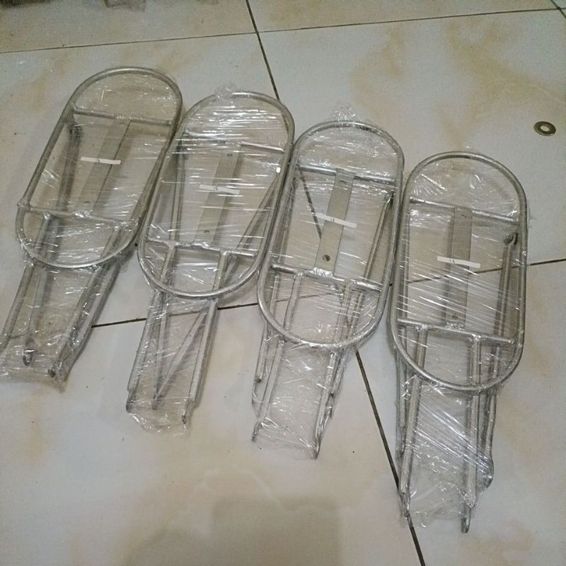 bagasi /goncengan sepeda ukuran 18in bekas aja