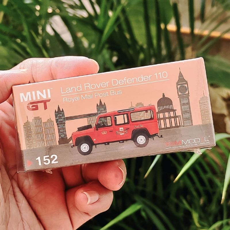 MiniGT Land Rover Defender 110/Royal Mail Post Bus (Unsealed Mulus)