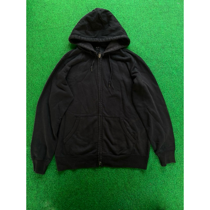 zh uniqlo hitam
