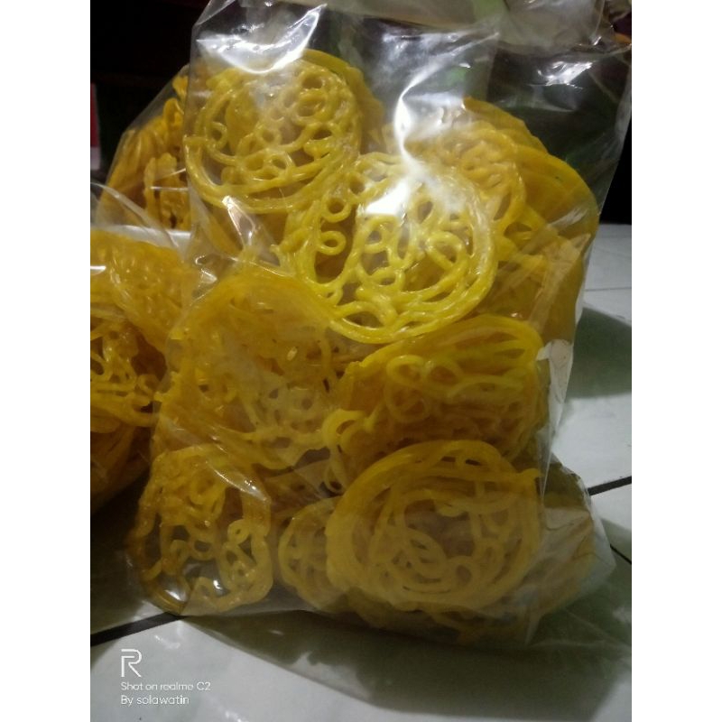 

KERUPUK MIE MENTAH.SUPER GURIH.500gram(1/2kg)