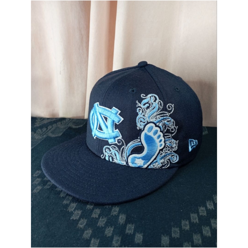 Topi Original New Era fitted 7 5/8 (60.6 cm) big logo 'North Carolina' Tar Heels