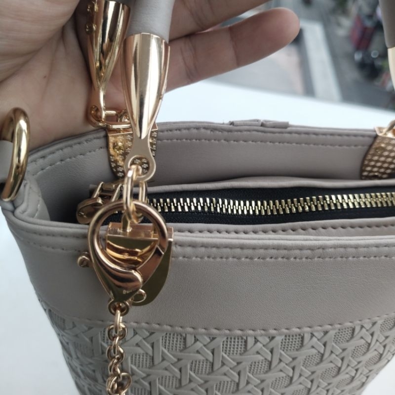 NEW DEALS ALFAZA TAS SELEMPANG WANITA MODEL EMBER SINTETIS