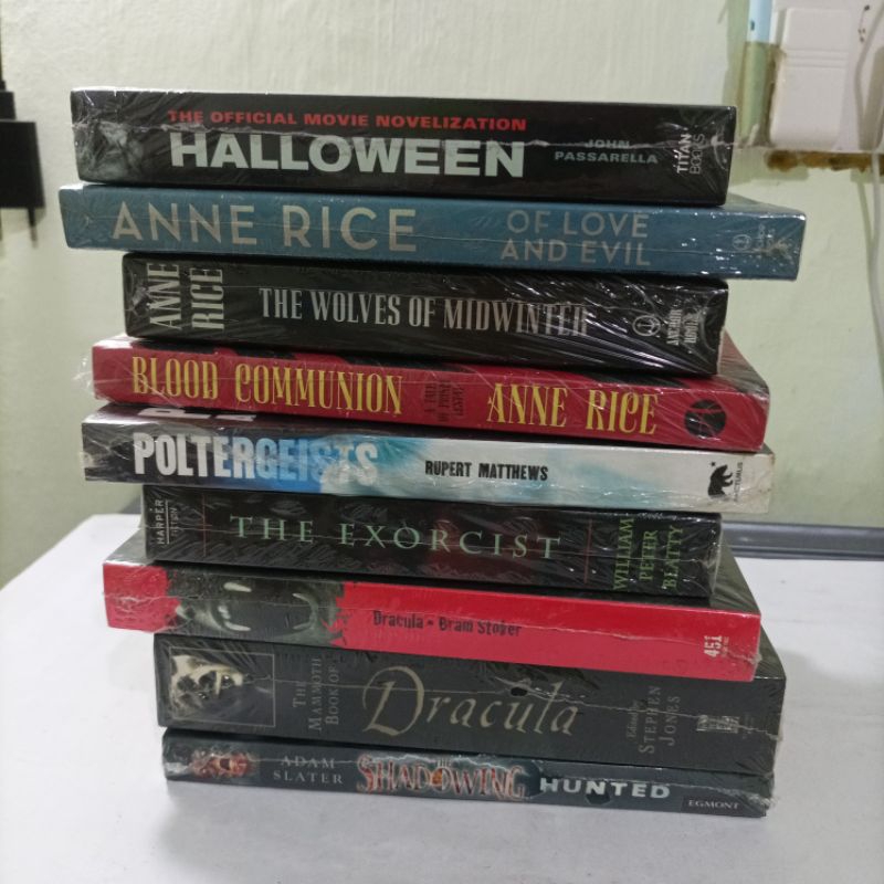 novel import The Mammoth book of Dracula, the shadowing hunted/adam Slater, blood communion, Of love