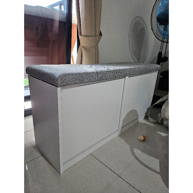 preloved Dekoruma Keiji - rak sepatu dengan tempat duduk