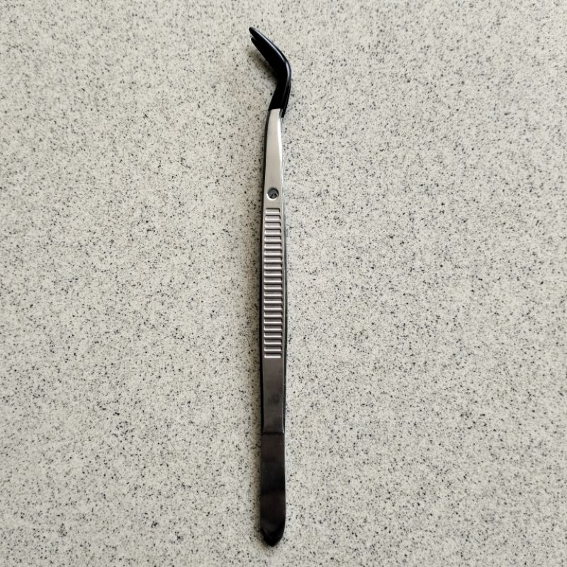 

Pinset Uang Kertas Perangko Koin Micro Ujung Hitam Bengkok Plastik Karet 15 cm
