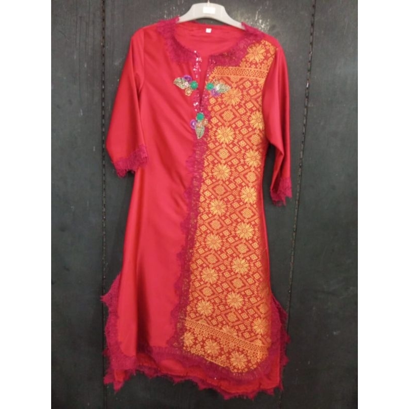 Dress atau tunik kombinasi songket Raden Sirait