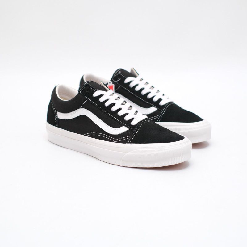 OLD SKOOL VAULT BLACK WHITE BNIB