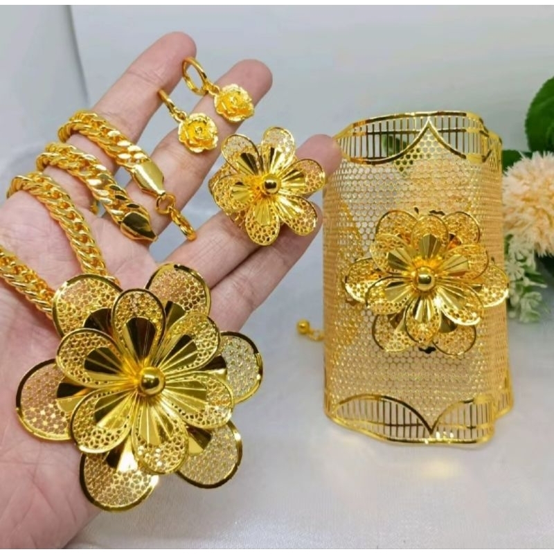 Satu set perhiasan kendari Dubai Berlapiskan emas 24k