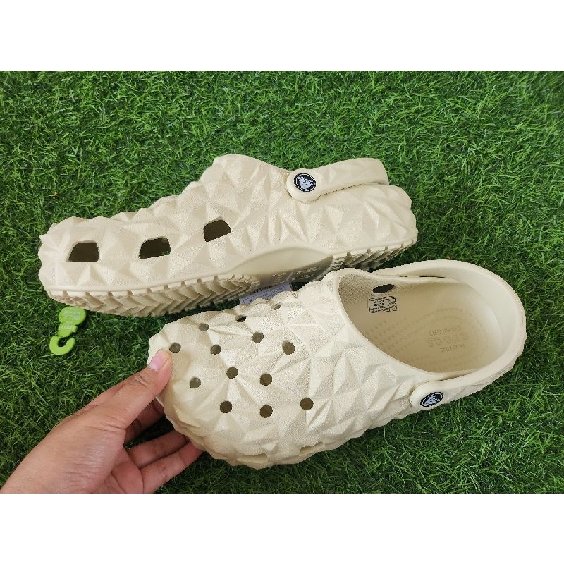 CROCS CLASSIC GEOMETRIC UNISEX ORI- FREE JIBBITZ&TAS CROCS