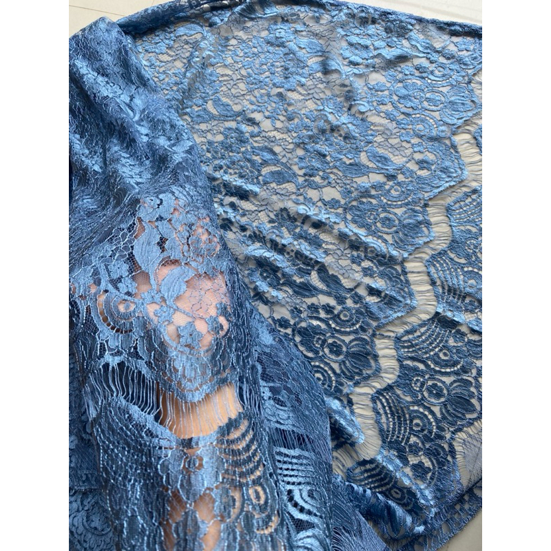 Kain kebaya metalik warna denim tersedia untuk 1 baju dan 2 baju