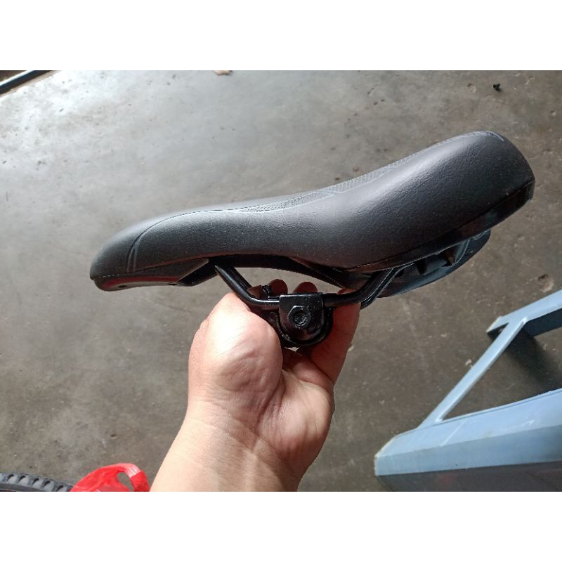 sadel sepeda MTB Genio empuk