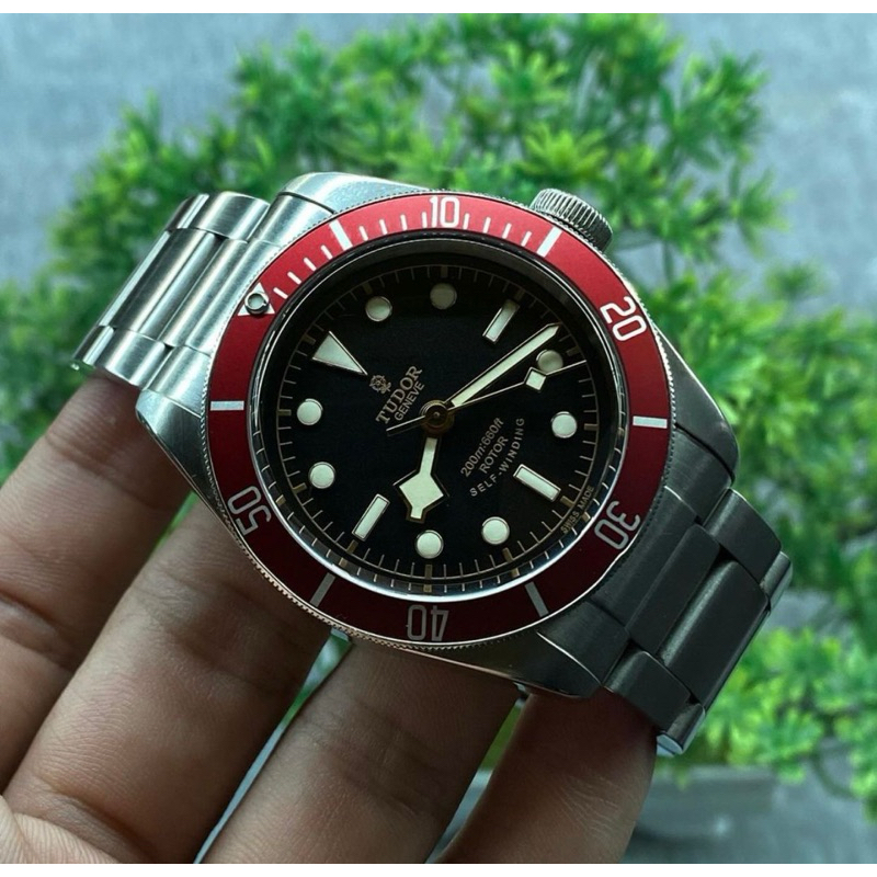 Tudor Black Bay Heritage 41 Red Bazel Automatic Movement