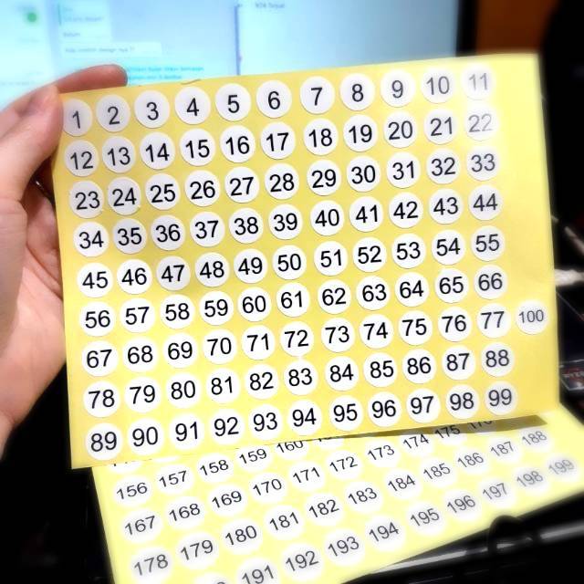 

Stiker nomor angka 1-100 untuk ditempel di Angpao Wedding